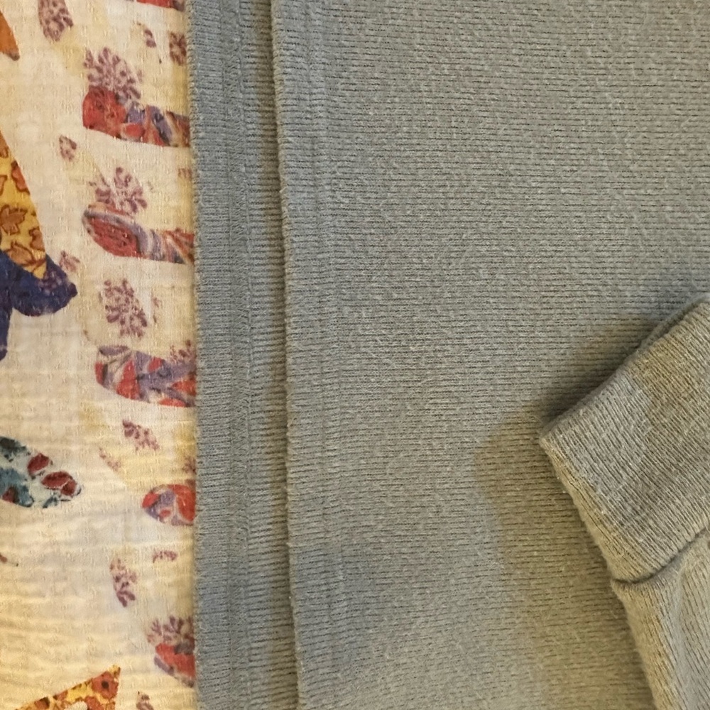 Abercrombie V-Neck Sweater - Picture 4 of 4